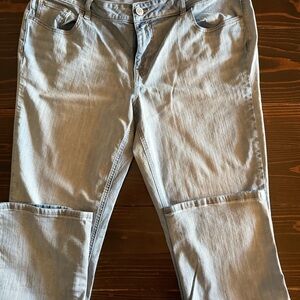 Maurice 16W Light Wash Jeans
